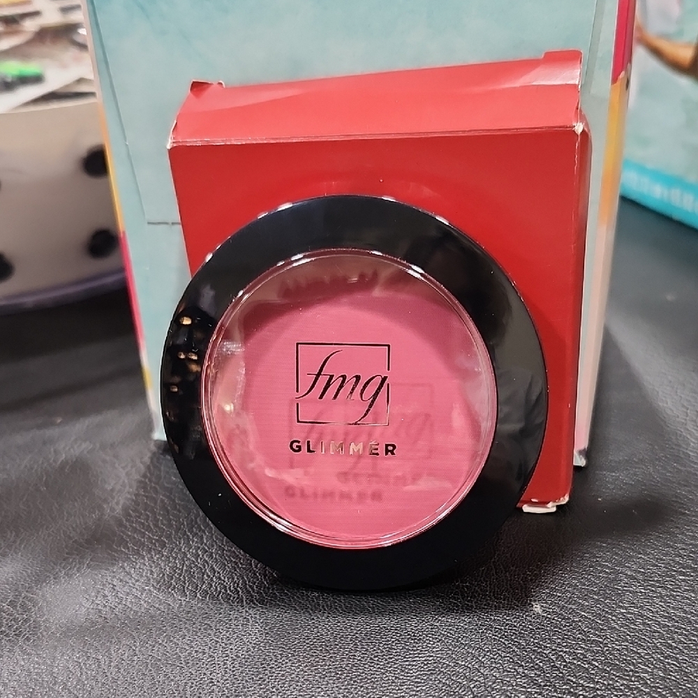 AVON FMG GLIMMER POWDER BLUSH-PINK PASSION